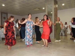 Kepez’de kadınlara moral dolu matine