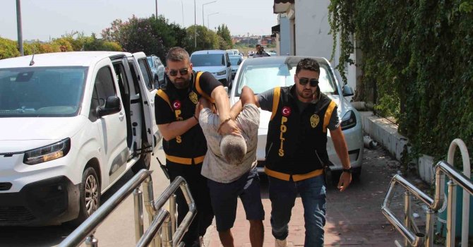 Boşandığı eşini bıçaklayan şüpheli adliyeye sevk edildi