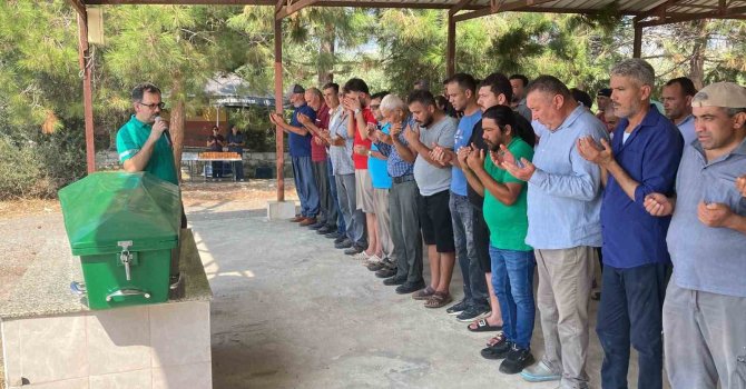Mersin’deki kasklı dehşette hayatını kaybeden yaşlı adam toprağa verildi