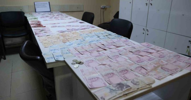 Antalya’da yakalanan dilencinin üzerinden 17 bin TL çıktı