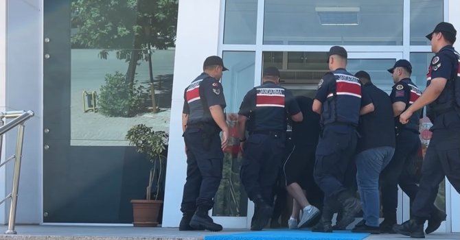Dolandırıcılar 1 milyon liralık altınla kaçtı, jandarma 48 saat geçmeden yakaladı