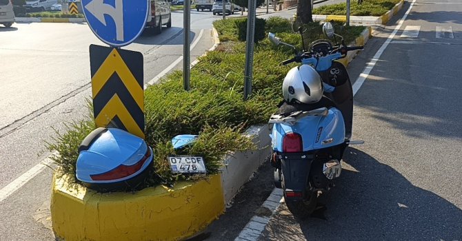 Hafif ticari araçla çarpışan motosikletli yaralandı