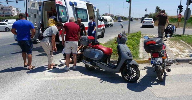 Antalya’da devrilen motosikletli yaralandı