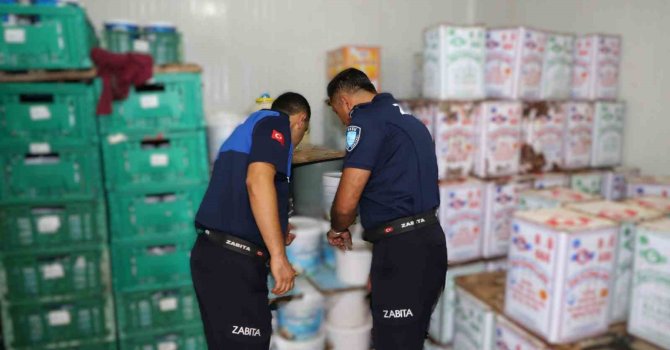 Antalya’da 15 ton tarihi geçmiş süt ürününe el konuldu
