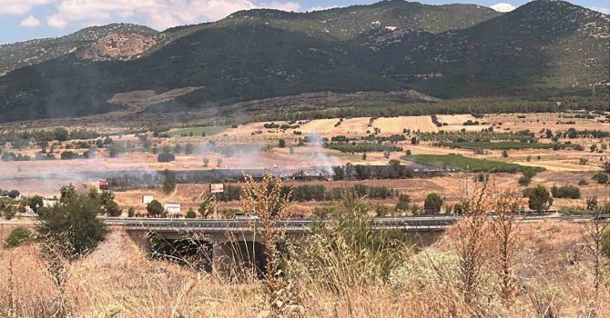 Burdur’da 20 dönümlük otluk alanda yangın