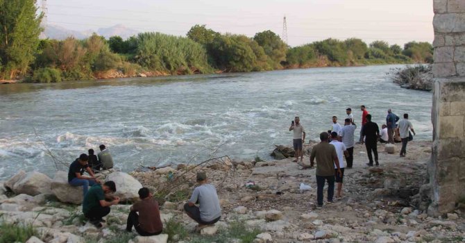Ceyhan Nehri’ne serinlemek için giren 2 çocuk kayboldu