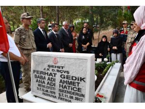 Şehit Başçavuş Ferhat Gedik mezarı başında anıldı