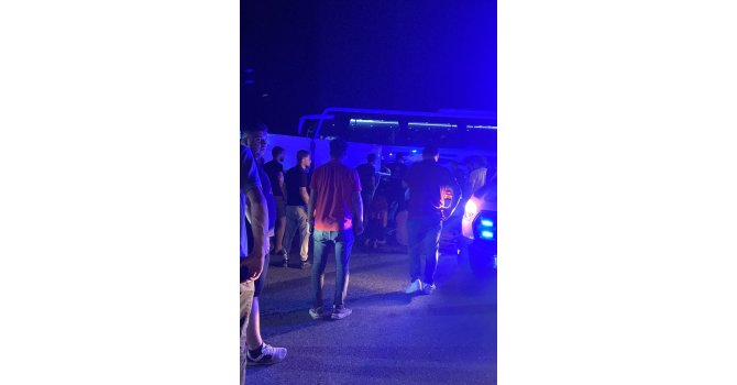 Yolcu otobüsü makaslayan tıra çarptı: 1 ölü, 5 yaralı