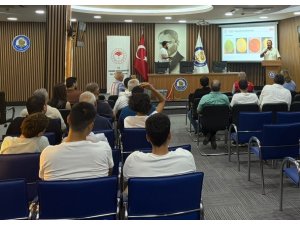 Tarsus’ta turunçgil üreticilerine doğru hasat eğitimi