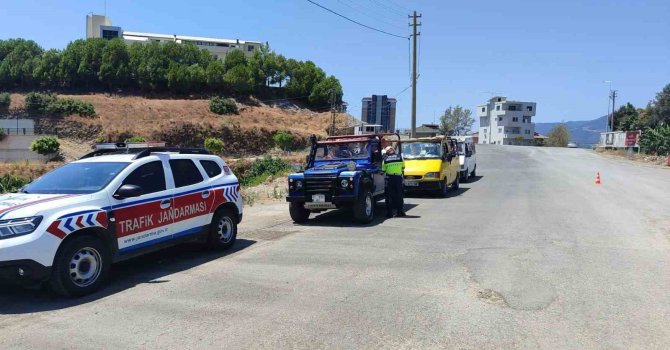 Antalya’da jandarma ekiplerinden safari araçlara yönelik denetim
