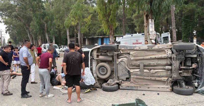 Osmaniye’de otomobil hafif ticari araçla çarpıştı: 5 yaralı
