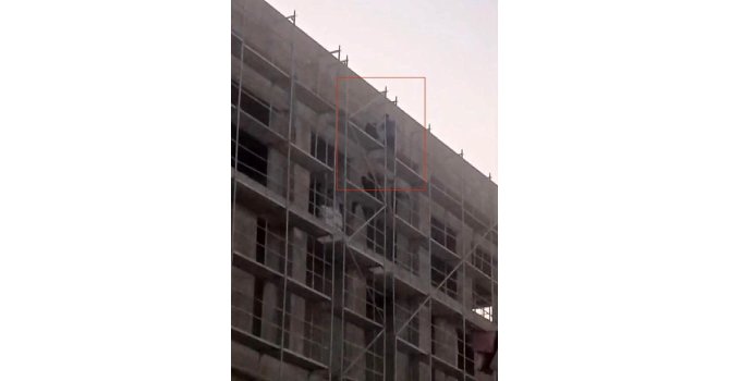 Fakülte inşaatında usta başının maaş vurgunu işçileri iskeleye çıkardı