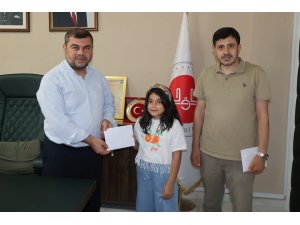 Hatay’da "Yaz Kur’an Kursu Hikâyem" yarışmasında dereceye giren öğrenciler ödüllendirildi