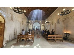 Depremde hasar gören 154 yıllık tarihi kilisede restorasyon çalışmalarına başlandı