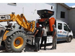 Büyükşehir’den Korkutelili üreticiye yem ezme makinesi desteği