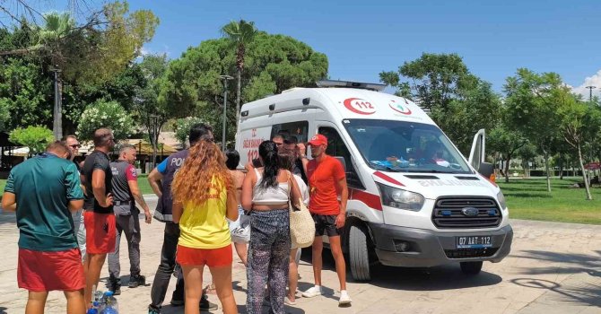 Boğulma tehlikesi geçiren gencin yardımına cankurtaranlar yetişti