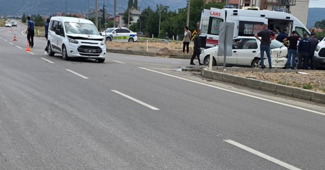 Isparta’da iki araç çarpıştı: 5 yaralı