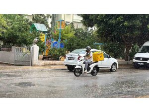 Alanya’da gök gürültülü sağanak etkili oldu