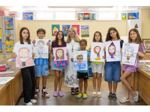 Manavgat’ta çocuklar kendi karikatürlerini çizdi