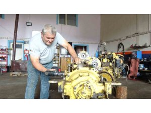 Isparta’da 10 yaşında şantiyelerdeki iş makinelerinin yanında başladığı mesleğini yarım asırdır sürdürüyor