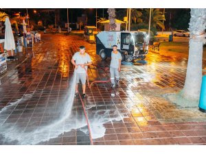 Alanya’nın vitrini gece mesaisinde baştan sona temizlendi