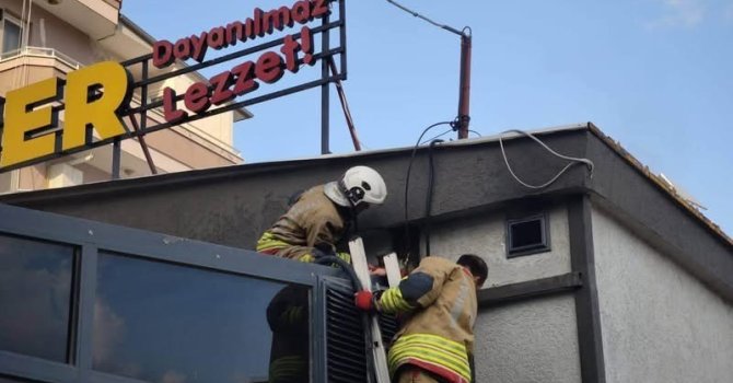 İskenderun’da dönercide çıkan yangın büyümeden kontrol altına alındı