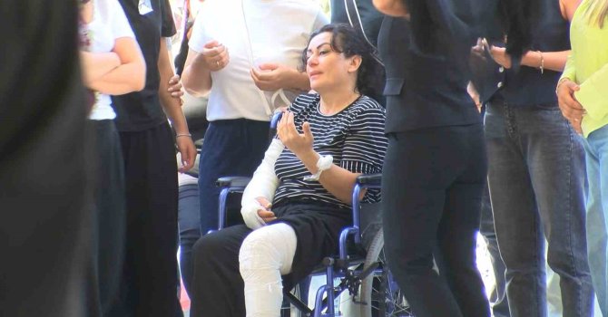 Katledilen baba ve oğlu defnedildi: Anne cenazeye tekerlekli sandalyeyle katıldı