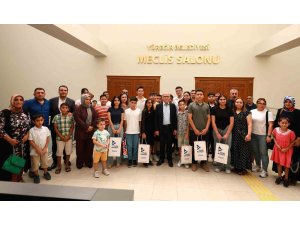 Yüreğir’de başarılı öğrencilere tablet ödülü