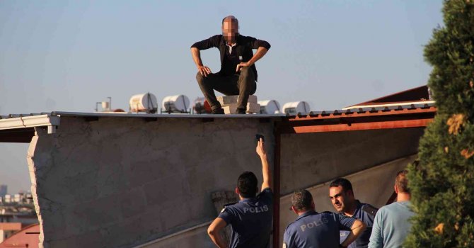 Çatıdaki eyleminden vazgeçirildi, itfaiye ve polislere ’kusura bakmayın’ dedi