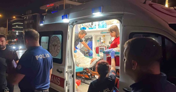 Alanya’da çatıya çıkan adamı polis ikna etti