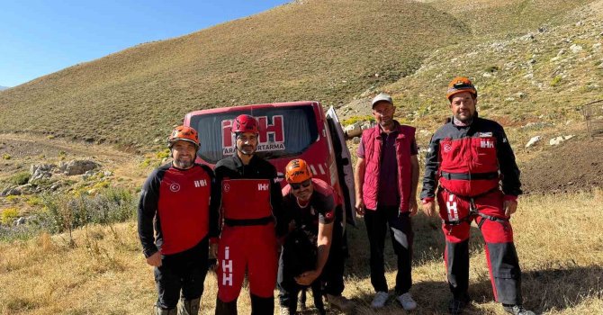Alanya’da dağlık alanda mahsur kalan keçi kurtarıldı