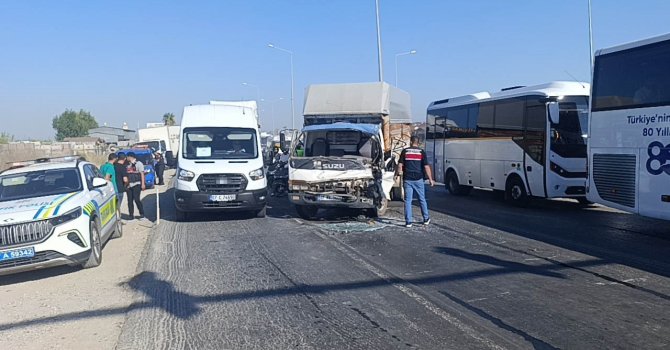 Kamyon, kamyona arkadan çarptı, 5 kilometre araç kuyruğu oluştu