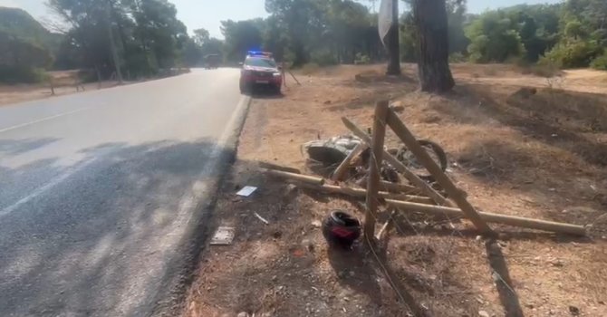 Manavgat’ta motosiklet tel çitlere çarptı: 2 yaralı