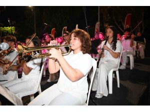 Kemer Belediyesi Cumhuriyet Orkestrası sahne aldı