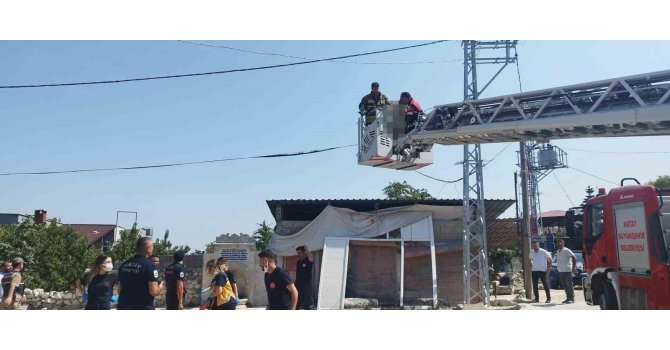 Elektrik direğinde erkek cesedi bulundu