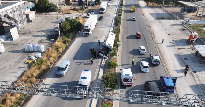 Burdur’da tur otobüsü devrildi, 34 kişi yara almadan kurtuldu