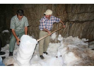 Antalya’da yörüklerin asırlık geleneği: Peynirler kar obruklarında saklanıyor