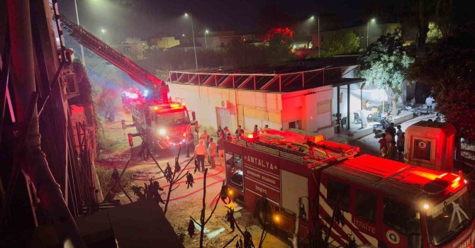 Manavgat’ta otelin personel lojmanında çıkan yangın büyümeden söndürüldü