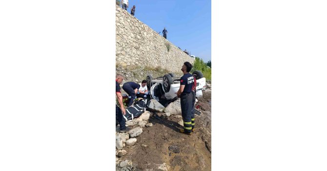 Adana’da otomobil dereye düştü: 2 ölü, 1 yaralı