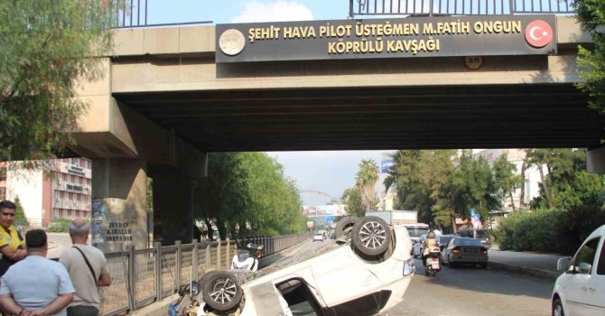 Adana’da otomobil köprüden yola düştü: 1 yaralı