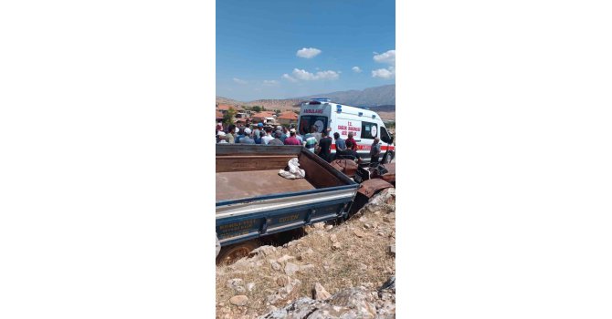 Traktör sürücüsü yaşlı adam kazada hayatını kaybetti