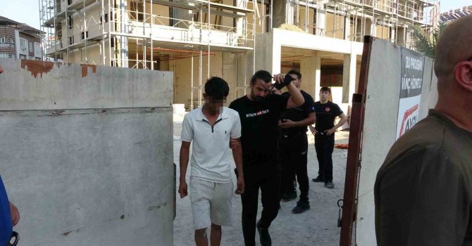 Çatıya çıkan işçi para hesabına yatınca aşağıya indi
