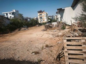 Kepez’de 30 kamyon atık temizlendi: 5 firmaya ceza kesildi