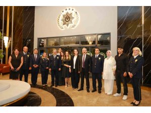 Mersin Emniyet Müdürü Aktaş, terfi eden 5 müdür ve aileleriyle bir araya geldi