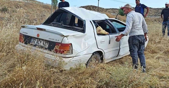 Yalvaç’ta otomobil şarampole devrildi: 1 yaralı