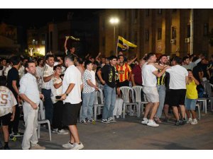 Isparta’da Fenerbahçe’nin Şampiyonlar Ligi sevinci meydana sığmadı