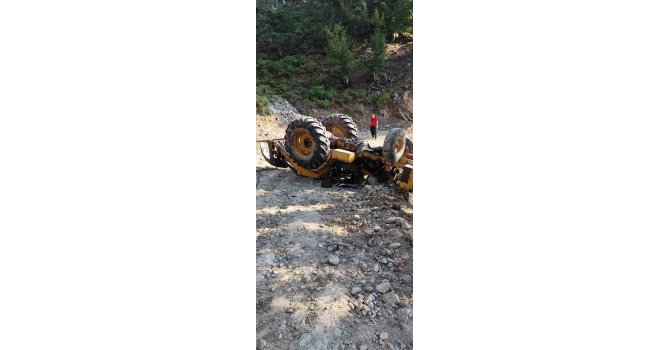 Osmaniye’de iş makinesi devrildi, operatör yaralandı