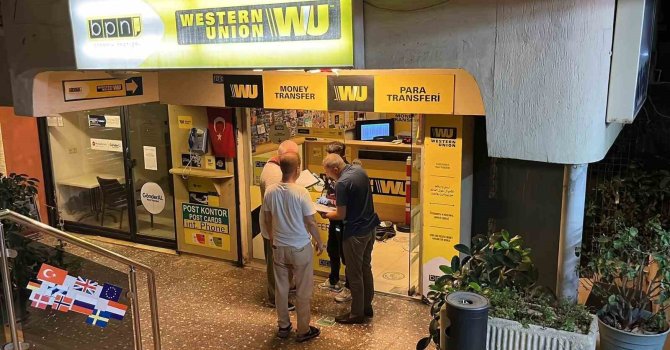 Alanya’da döviz bürosuna silahlı ve maskeli soygun girişimi