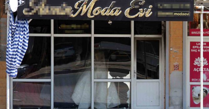 Boşanmak isteyen eşinin gelinlikçi dükkanını benzin dökerek ateşe verdi