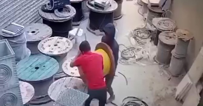 Konteynerlerden kablo vurgunu yaparken kameralara yakalanan suç makineleri tutuklandı